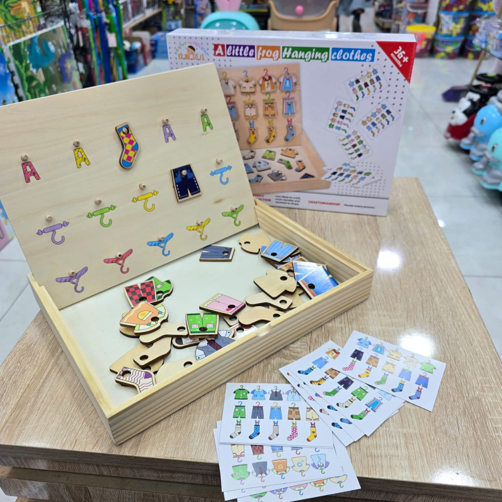 Alittle Frog Hanging clothes